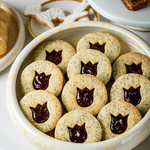 Meggyes mákos linzer